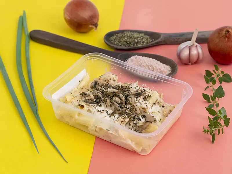 Penne ao Molho Branco com Frango e Shimeji